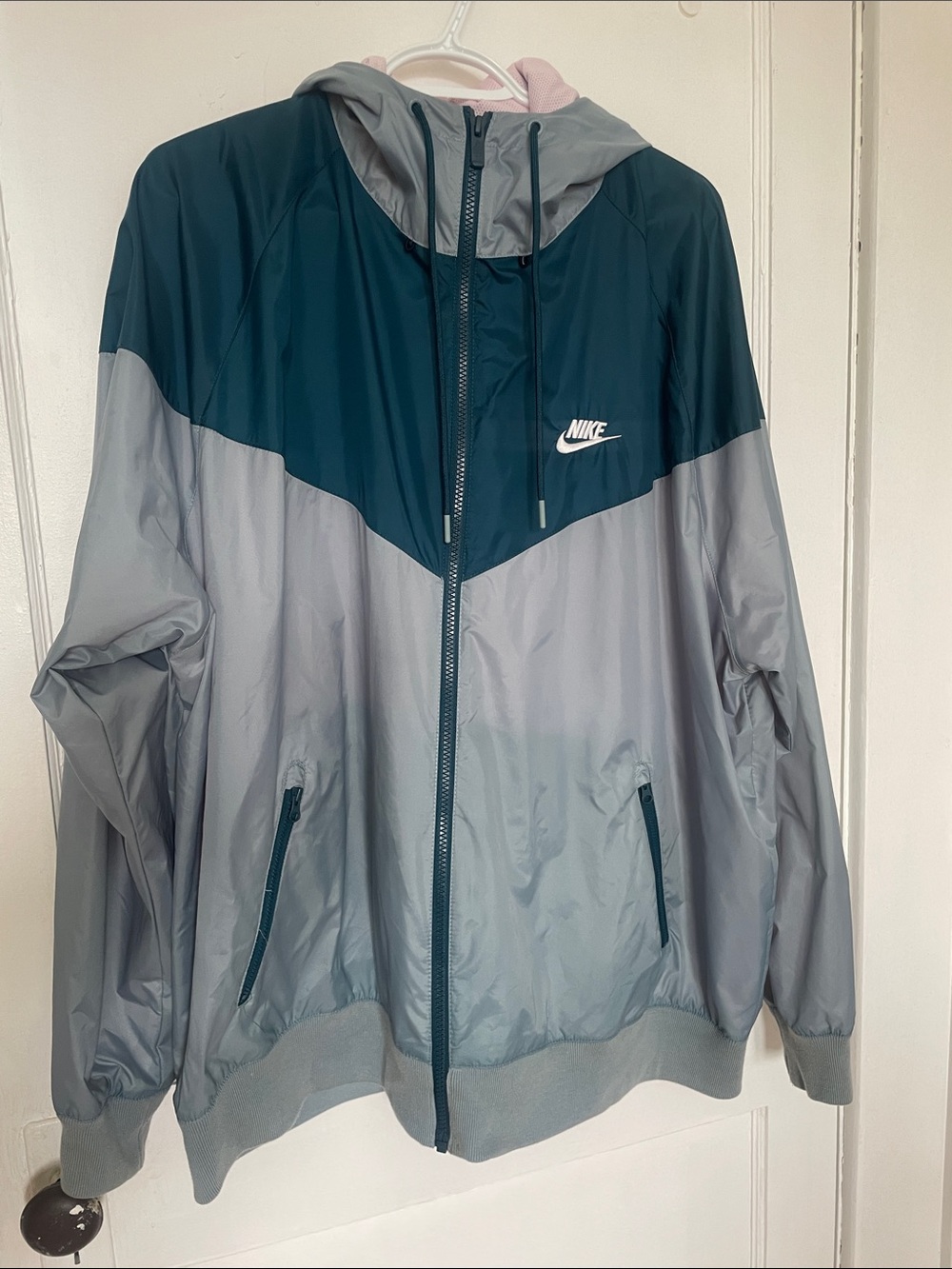 NIKE TWO-TONE HOODED WINDBREAKER XL